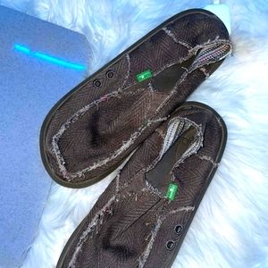 Like new Sanuk shoes